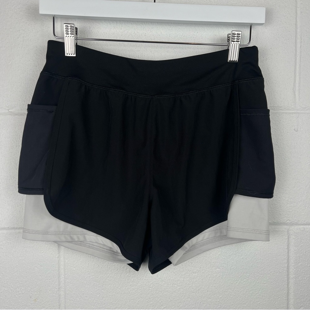 🤍Avia Athletic Shorts Black & White Size XL with pocket on each side!